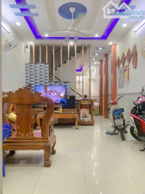 BÁN NHÀ 3 TẦNG GẦN LÊ VĂN QUỚI - GIÁP TÂN PHÚ - HẺM 6M THÔNG - GIÁ CHỈ 4.5 TỶ - 1