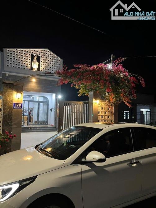 Chủ Cần tiền bán gấp hạ giá mạnh căn nhà mặt tiền đường Phạm Văn Hy - TT Đất Đỏ. Tặng full - 1