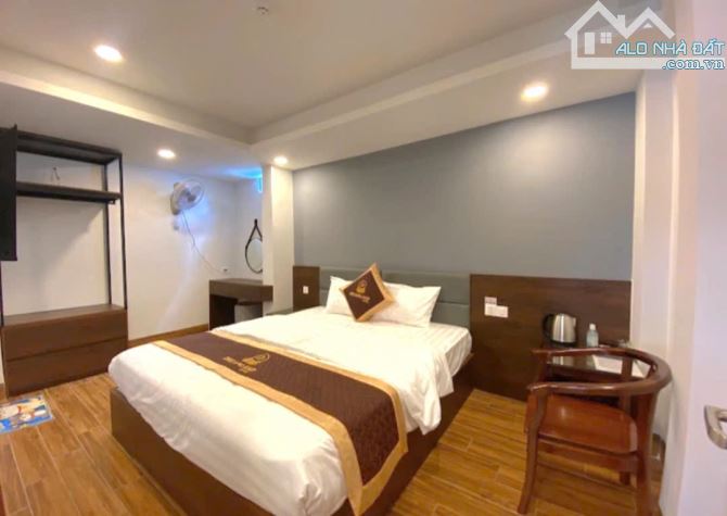 Khách sạn 8 tầng mặt tiền Hoàng Hoa Thám cạnh tòa nhà Vincom Lê Thánh Tôn - 1