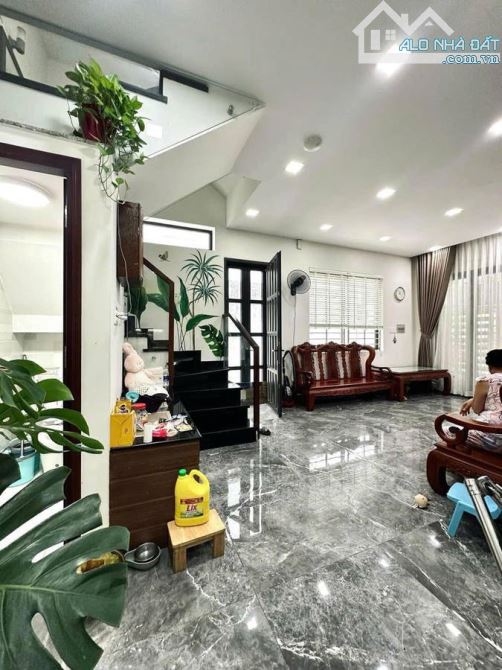 BÁN NHÀ MẶT TIỀN 4 TẦNG - 6 PN - KỲ ĐỒNG - PHƯỜNG 9, QUẬN 3, 18 TỈ ĐỒNG - 1