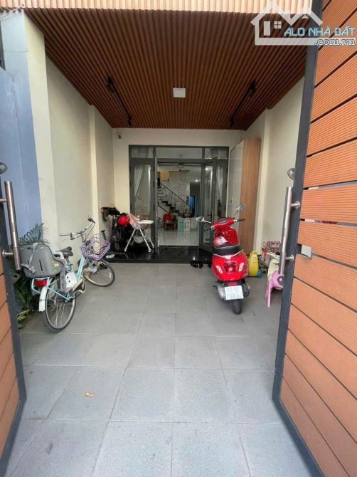 Siêu hiếm 1 căn Nhà 2 Tầng ô Tô ngủ trong nhà giáp đường Trần Hưng Đạo  84m2 giá chỉ 4,65 - 1