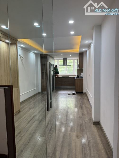 Phạm Ngọc Thạch, 2 oto tránh, Vỉa hè, View Vincom, KD. 34m2x6t, MT 3.5m. 11.1 tỷ - 1