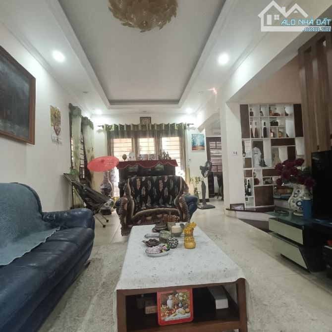 Bán nhà mặt phố Quảng Bá giáp hồ Tây  430m2 x3T, mt 17m giá 150 tỷ, sổ đỏ đẹp, vỉa hè rộng - 1
