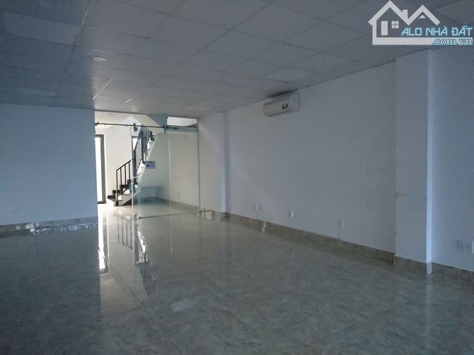 Toà nhà văn phòng 5x20m, hầm 4 tầng có thang máy ngay Lương Định Của, P. An Phú - 1
