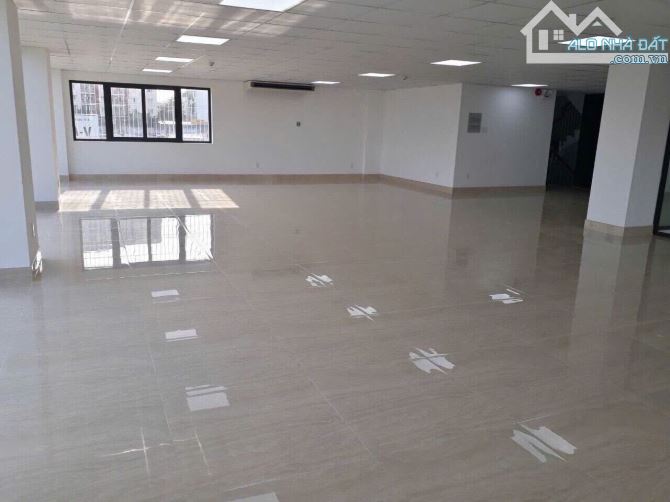 Cho thuê tòa nhà văn phòng góc 2 mặt tiền Diện tích sử dụng 1.380 m² - 1