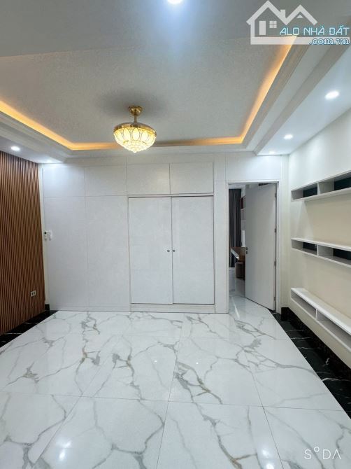 Bán Nhà Lạc Long Quân Tây Hồ-Nhà Đẹp Dân Xây,Ngõ Nông Gần Oto-33m 5 tầng Mt3,6m giá 7,5 Ty - 1