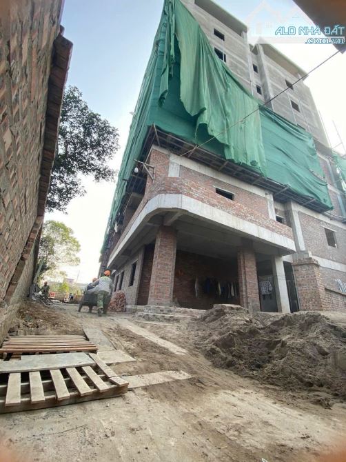 Bán lô đất xây trọ 300m2 full thổ cư sau khu công nghiệp Vân Trung - 1