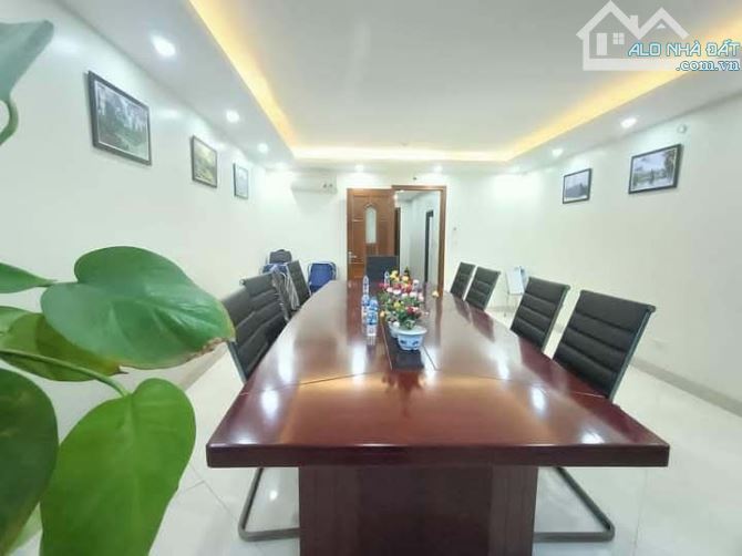 CHỈ 43 TỶ NHỈNH SỞ HỮU NHÀ  PHỐ TRUNG KÍNH 129m*5T* MT 6m - PHÂN LÔ - Ô TÔ DỪNG TRÁNH ĐỖ - 1