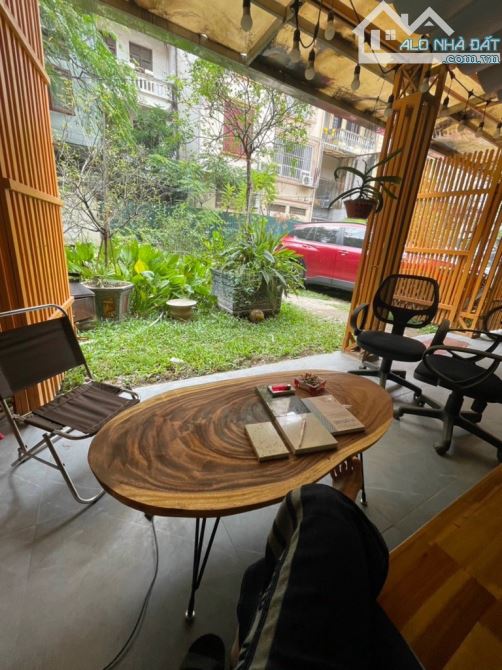 Căn hộ tập thể sân vườn ở Chùa Láng oto vào nhà - 1