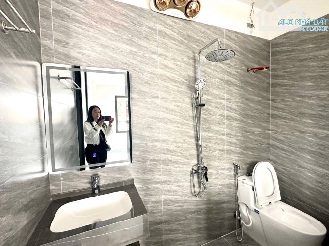 Nhà 3 tầng diện tích 80m2 sân vườn tiểu cảnh rộng đẹp phố Cấm giá chỉ 3,15 tỷ có tt - 1