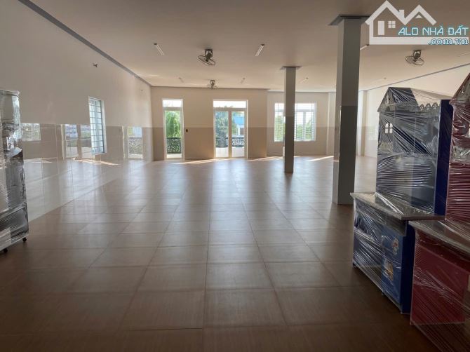 DT :11*57 Căn Nhà Mặt Tiền Kinh Đoanh Đường Cách Mạng Tháng 8 Thuộc Phường Long Hương - 2