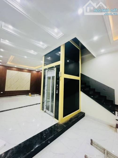 BÁN NHÀ LÊ TRỌNG TẤN. NHÀ 5 TẦNG MT 5 M . GIÁ 19,8 TỶ . Ô TÔ TRÁNH - 2