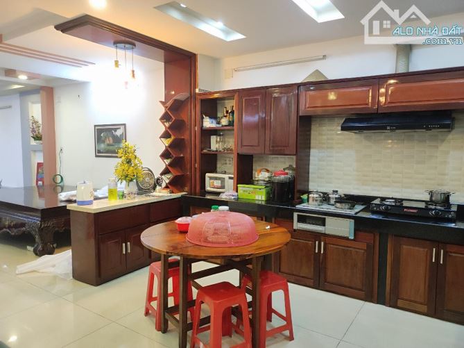 🔥 Bán gấp biệt thự sân vườn MẶT TIỀN Nguyễn Đình Chính (5.2x~30m) 3 tầng. Khu VIP - 2