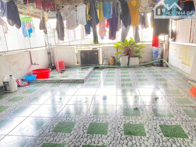 Cho thuê nhà Nguyễn Văn Linh -80m2 - nhà mới đẹp - ô tô đỗ thoải mái - 2