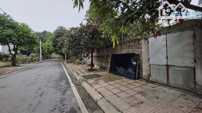 B.Á.N ĐẤT THỊ TRẤN  ĐAN PHƯỢNG , 2 MẶT ĐƯỜNG Ô TÔ TRÁNH, VIEW SÂN CHƠI 283M2, 34 TỶ - 2