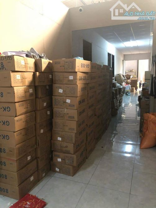 Nhà kho (10x23m) 230m2 - Đường 10m - Sổ hồng riêng - Full thổ cư - Đang cho thuê 12tr/thán - 2