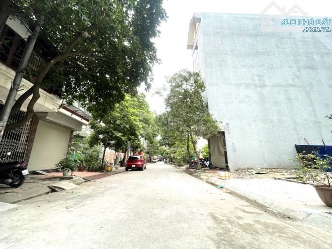 Bán mảnh đất Thanh Trì.Phân lô, vỉa hè DT 173m2, mặt tiền 14m.Giá 26 tỷ - 2