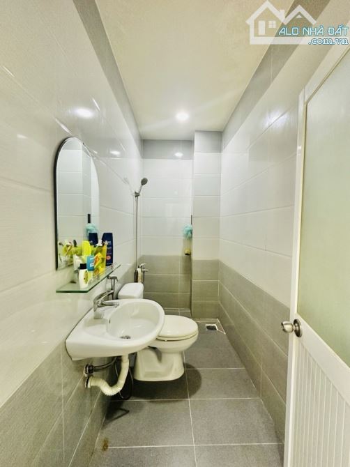 MẶT TIỀN 4 TẦNG BTCT PHAN XÍCH LONG - QUẬN 11 - NGAY 3 THÁNG 2 - NGANG 4X15 - 12 TỶ 2 - 2