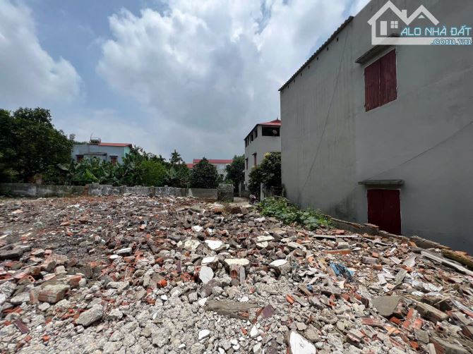 Bán lô đất xây trọ 300m2 full thổ cư sau khu công nghiệp Vân Trung - 2