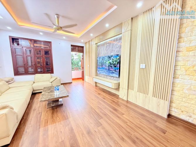 TÔ 7 CHỖ VÀO NHÀ - MỚI KOONG - BA MẶT THOÁNG - NGÕ THÔNG KINH DOANH - DÂN XÂY NỒI ĐỒNG CỐ - 2