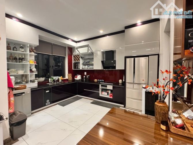 BÁN NHÀ PHỐ LÁNG HẠ - 148M² - MT RỘNG - 2 MẶT NGÕ Ô TÔ TRÁNH - KINH DOANH - GIÁ CHỈ 35 TỶ - 2