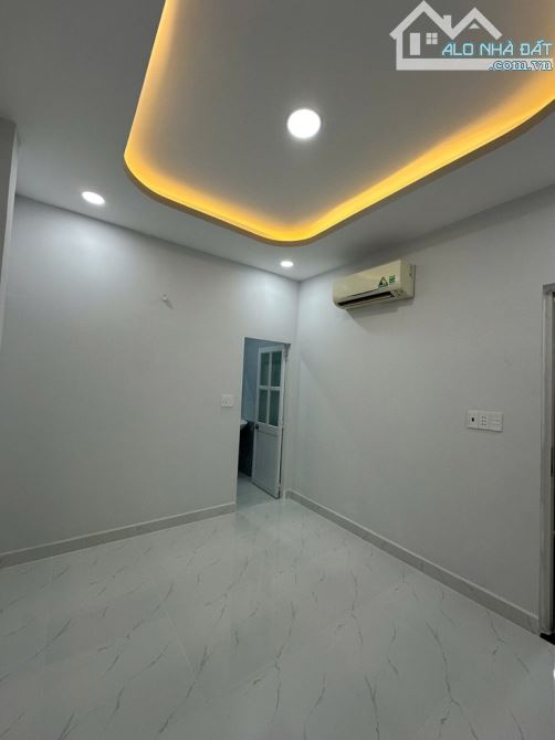NHÀ MỚI ĐẸP - 2 CĂN RA MẶT TIỀN - GẦN GA METRO, SÂN BAY - CHỈ 3.9 TỶ TL - 2