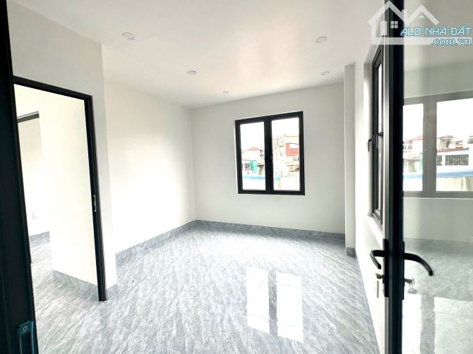 Nhà 3 tầng diện tích 80m2 sân vườn tiểu cảnh rộng đẹp phố Cấm giá chỉ 3,15 tỷ có tt - 2