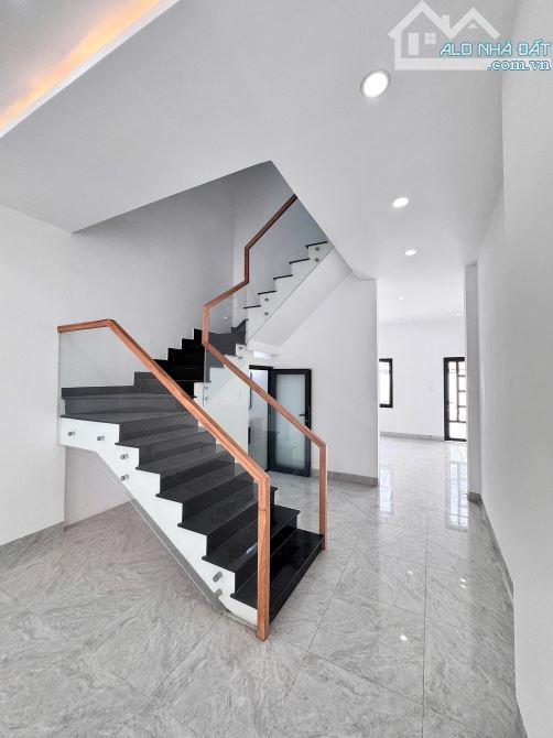 Bán căn nhà 3 lầu mặt tiền đường Nguyễn Thành Phương, phường thống nhất, gần kdc - 3
