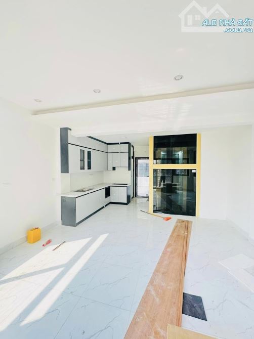 BÁN NHÀ LÊ TRỌNG TẤN. NHÀ 5 TẦNG MT 5 M . GIÁ 19,8 TỶ . Ô TÔ TRÁNH - 3