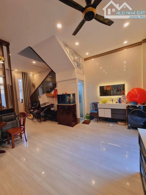 Bán nhà 1 trệt 1 lầu hẻm Hồ Tùng Mậu Trung tâm thương mại cái khế - 3