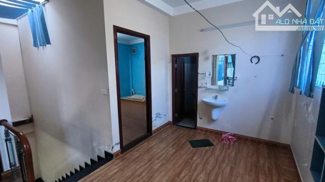 # Nhà Kiệt Hoàng Thúc Trâm, gần Ô tô đậu, 77m2, 2 tầng đúc, 3..x tỷ - 3