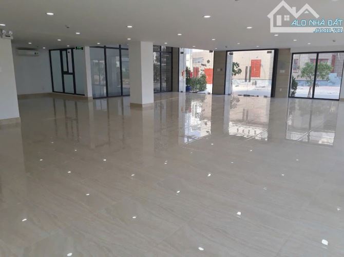 Cho thuê tòa nhà văn phòng góc 2 mặt tiền Diện tích sử dụng 1.380 m² - 3