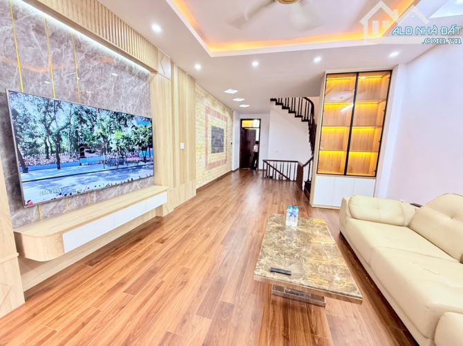 TÔ 7 CHỖ VÀO NHÀ - MỚI KOONG - BA MẶT THOÁNG - NGÕ THÔNG KINH DOANH - DÂN XÂY NỒI ĐỒNG CỐ - 3