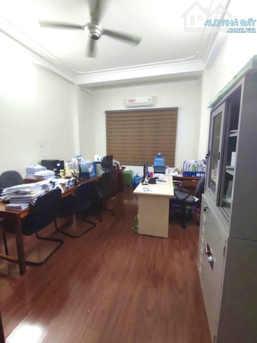 CHỈ 43 TỶ NHỈNH SỞ HỮU NHÀ  PHỐ TRUNG KÍNH 129m*5T* MT 6m - PHÂN LÔ - Ô TÔ DỪNG TRÁNH ĐỖ - 3