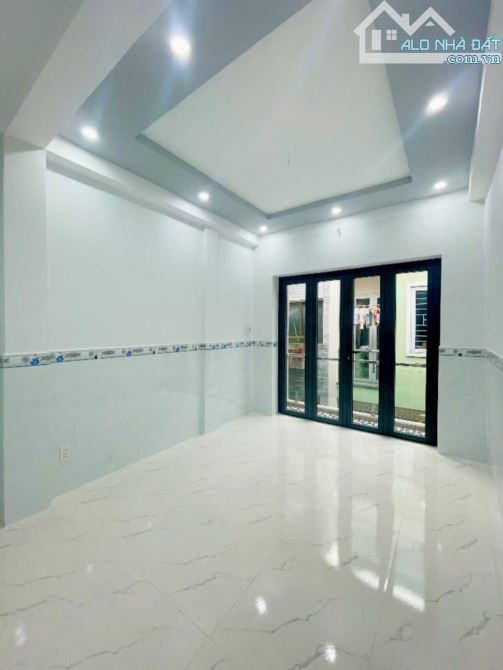 SÁT MẶT TIỀN HOÀNG DIỆU  TRUNG TÂM Q4  DIỆN TÍCH SD 84 M2 CÓ 4 TỶ - 4