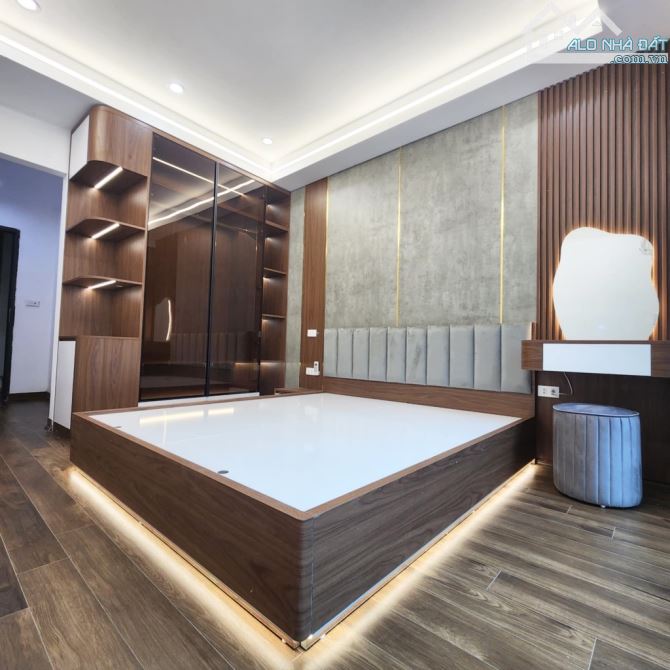 CỰC PHẨM-LÔ GÓC 7 TẦNG-THANG MÁY-HÀNG XÓM THE MAMOR - 8 TỶ BÉ XÍU,Ô TÔ VÀO NGÕ - 4