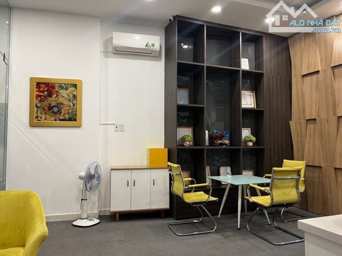 Bán nhà Mặt phố Lạc Long Quân - 67m2 x 6T x MT 5m - Tầng hầm thang máy - Sau nhà ngõ oto - 4