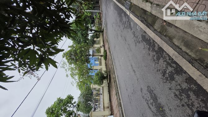 B.Á.N ĐẤT THỊ TRẤN  ĐAN PHƯỢNG , 2 MẶT ĐƯỜNG Ô TÔ TRÁNH, VIEW SÂN CHƠI 283M2, 34 TỶ - 4