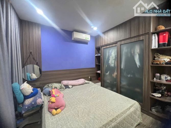 Siêu hiếm 1 căn Nhà 2 Tầng ô Tô ngủ trong nhà giáp đường Trần Hưng Đạo  84m2 giá chỉ 4,65 - 4