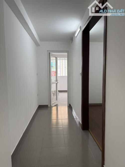 Phạm Ngọc Thạch, 2 oto tránh, Vỉa hè, View Vincom, KD. 34m2x6t, MT 3.5m. 11.1 tỷ - 3