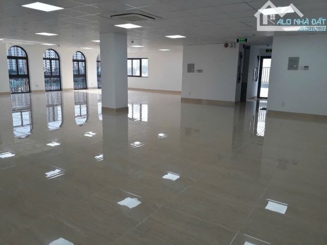 Cho thuê tòa nhà văn phòng góc 2 mặt tiền Diện tích sử dụng 1.380 m² - 4