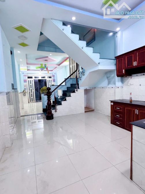 Siêu Phẩm nhà Hồ Văn Long gần ngã tư Gò Mây hẻm 5m thông 70m2,3Tầng Nhỉnh 5tỷ - 4