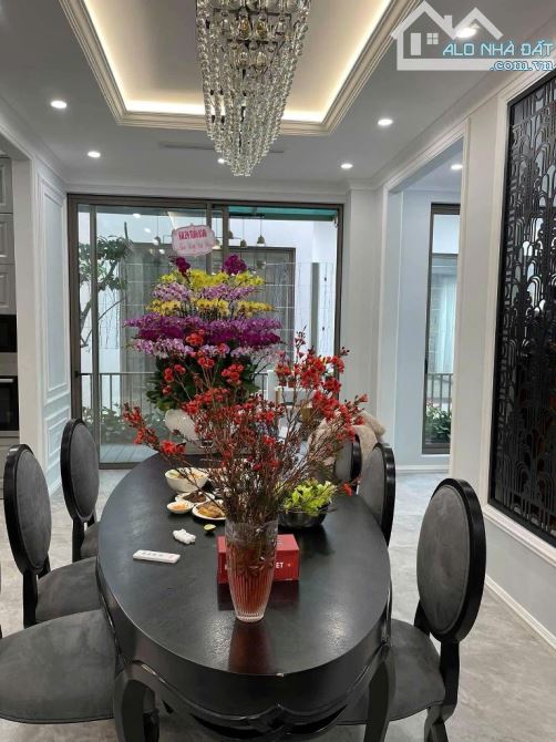 BÁN BIỆT THỰ HOÀNG QUỐC VIỆT- Ô TÔ TRÁNH, VỈA HÈ- 100M2, MẶT TIỀN 8.5M, 4 TẦNG_GIÁ 32.5 TỶ - 4