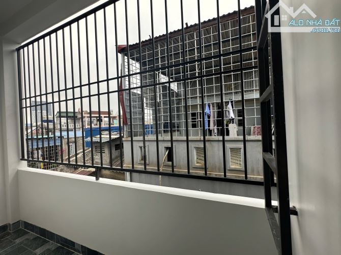 Nhà 3 tầng diện tích 80m2 sân vườn tiểu cảnh rộng đẹp phố Cấm giá chỉ 3,15 tỷ có tt - 4