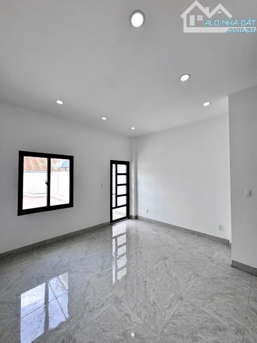 Bán căn nhà 3 lầu mặt tiền đường Nguyễn Thành Phương, phường thống nhất, gần kdc - 5