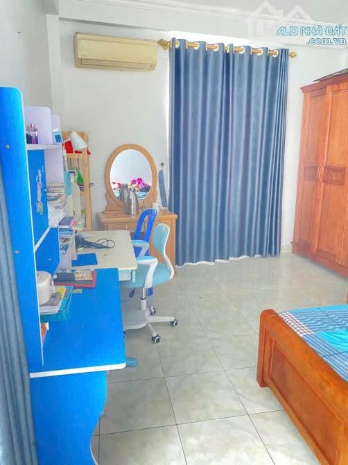 Cho thuê nhà Nguyễn Văn Linh -80m2 - nhà mới đẹp - ô tô đỗ thoải mái - 5