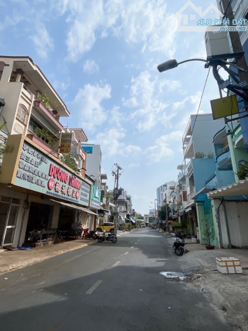 MẶT TIỀN 4 TẦNG BTCT PHAN XÍCH LONG - QUẬN 11 - NGAY 3 THÁNG 2 - NGANG 4X15 - 12 TỶ 2 - 5