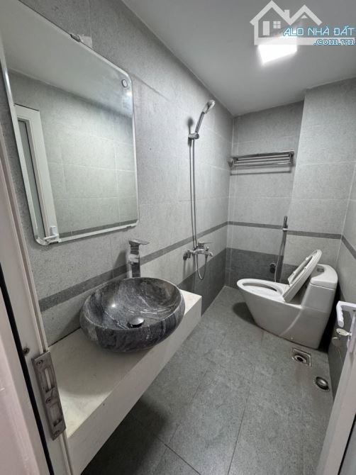 🏡 Bán nhà đẹp 48m2 Ngô Gia Tự, Long Biên, Dân xây, Full đồ, 5 tỷ 5 - 5