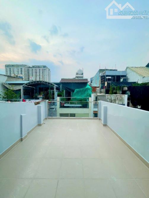 SÁT MẶT TIỀN HOÀNG DIỆU  TRUNG TÂM Q4  DIỆN TÍCH SD 84 M2 CÓ 4 TỶ - 6
