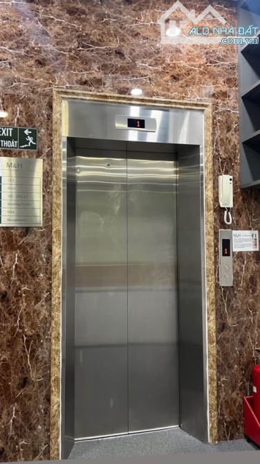 Bán nhà Mặt phố Lạc Long Quân - 67m2 x 6T x MT 5m - Tầng hầm thang máy - Sau nhà ngõ oto - 6